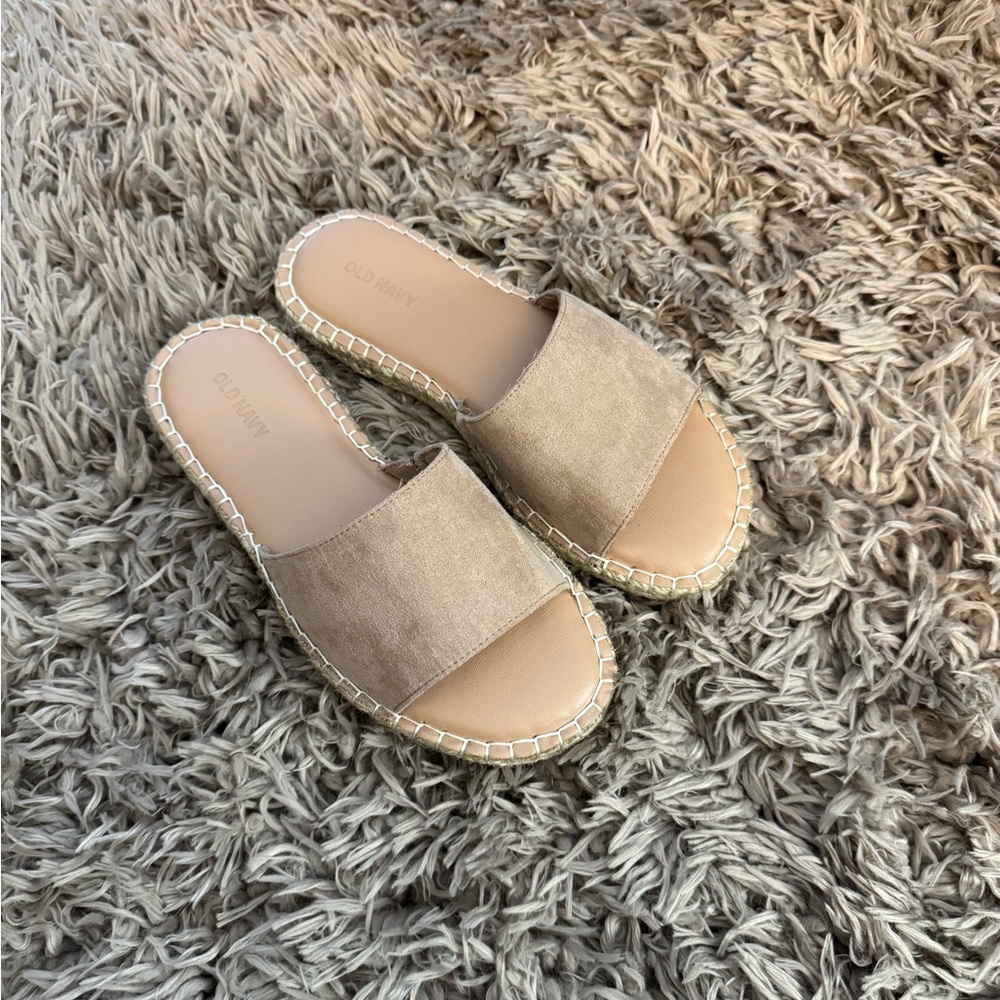 Old Navy Women’s espadrille sandals Size 7